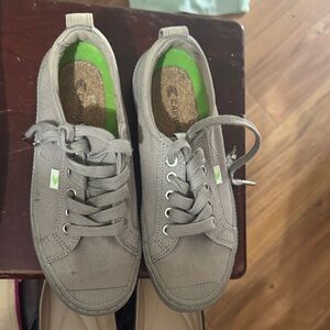 Cariuma Kids Gray Canvas Sneakers